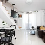 Gorgeous 2 Bedroom Duplex In City Center