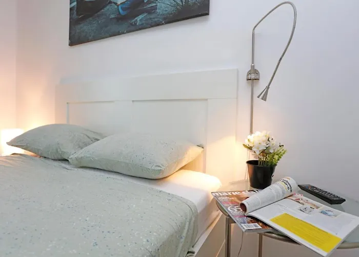 Gorgeous 2 Bedroom Duplex In City Center