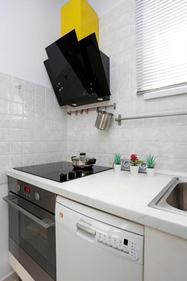 Gorgeous 2 Bedroom Duplex In City Center