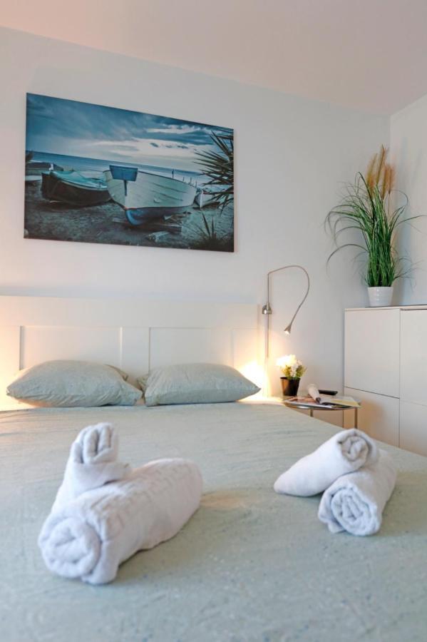 Gorgeous 2 Bedroom Duplex In City Center *