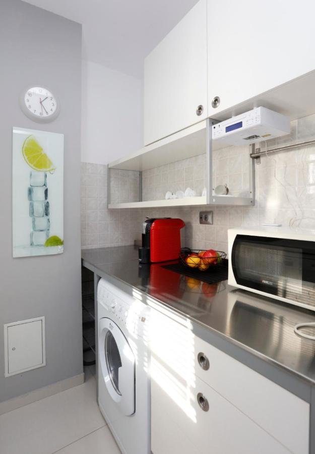 Gorgeous 2 Bedroom Duplex In City Center *