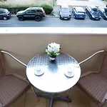 Gorgeous 2 Bedroom Duplex In City Center